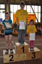 Dekoracja zwycizcw w biegu na 60 m dziewczt